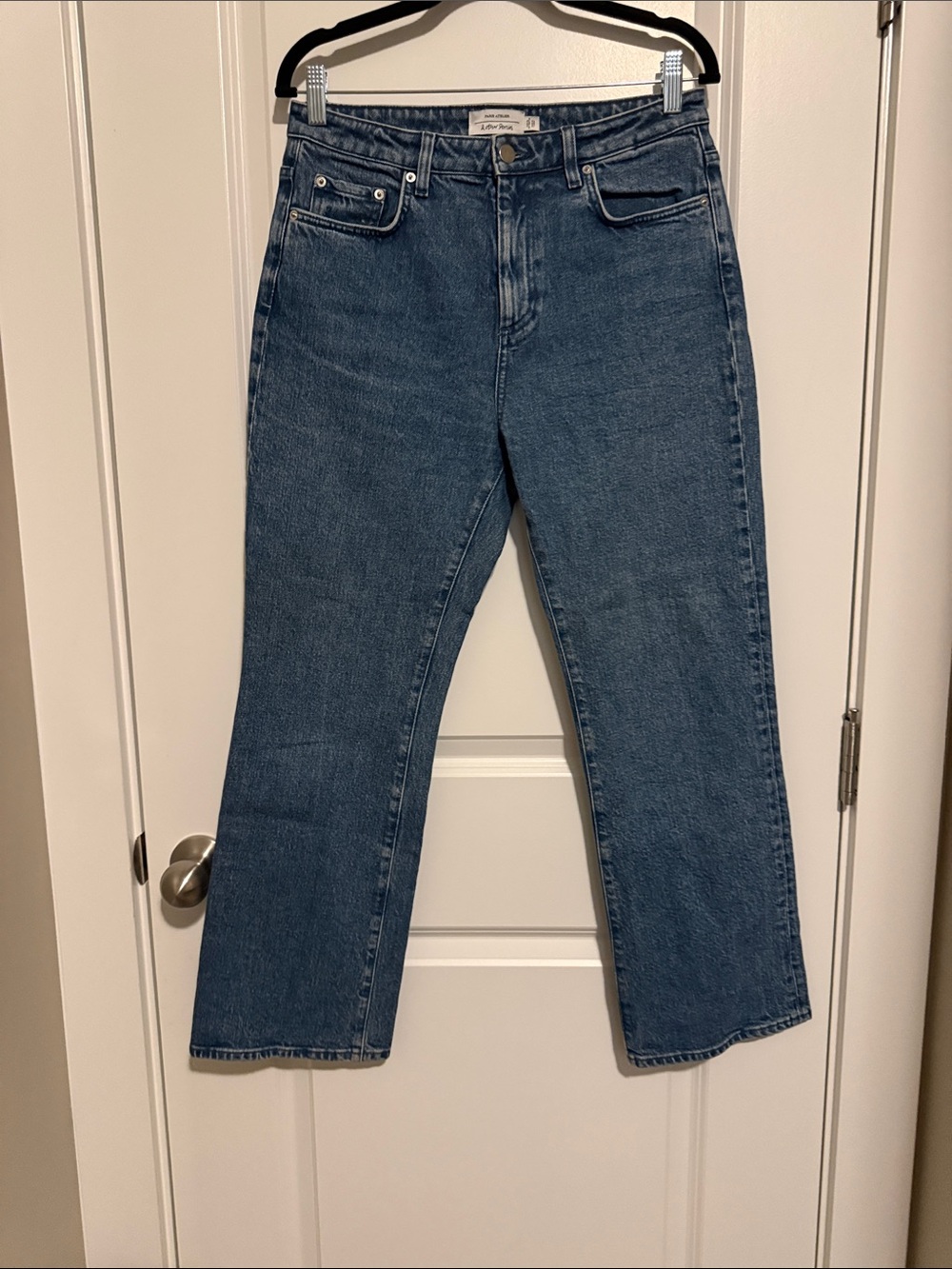 Women’s Straight-Leg Jeans in Medium Blue Denim